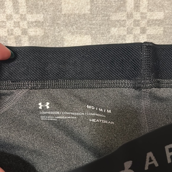 Under Armour Gray Spandex Shorts Size M - Picture 2 of 4